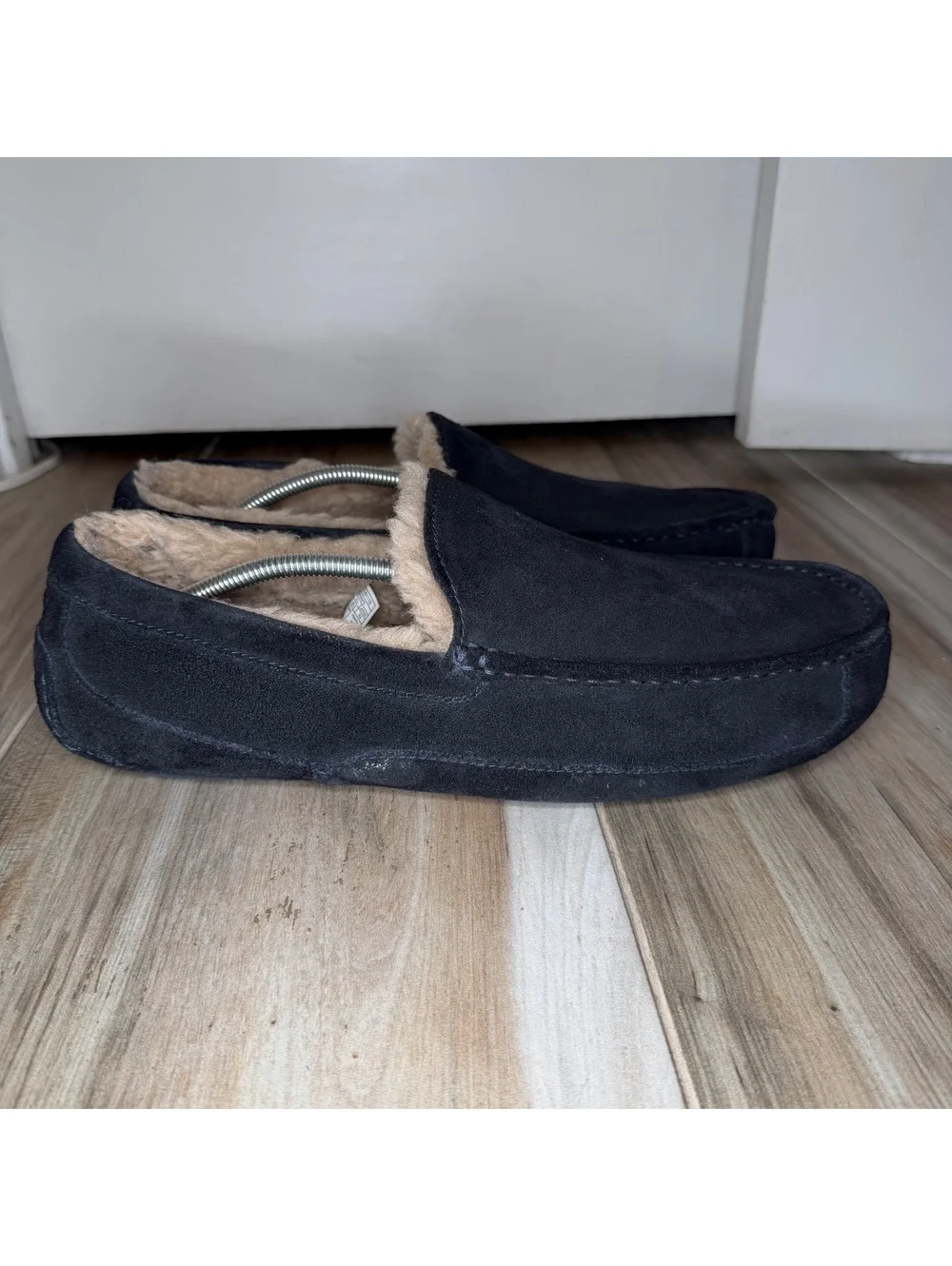UGG Ascot Black Leather Slippers Sherpa Wool Blend Insoles Men’s Sz 15